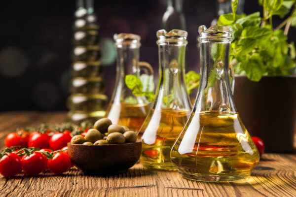 Cum să îți alegi corect ce ulei de măsline cumperi în vacanța din Grecia. Zece sfaturi de la Cătălin Adam, antreprenorul care a creat Eliada – cel mai premiat ulei de măsline cu brand românesc (P)